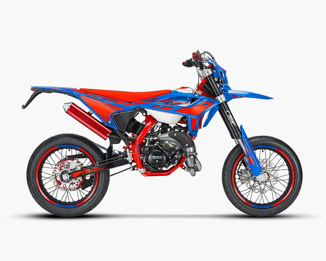 Beta RR Motard 2T 50 Track in Blau, Rot und Schwarz