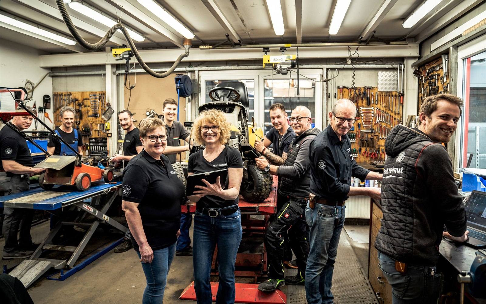Zweiradwerkstätte von Reiß Daniel mit dem Werkstattteam